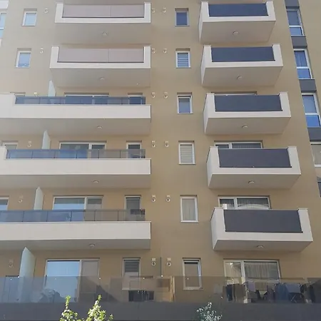 Urban Plaza Garsoniera Magnolia Apartamento Braşov